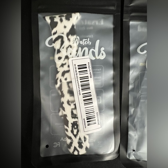 White leopard print Apple watch band fits size 42/44/45/49 mm - Picture 2 of 3